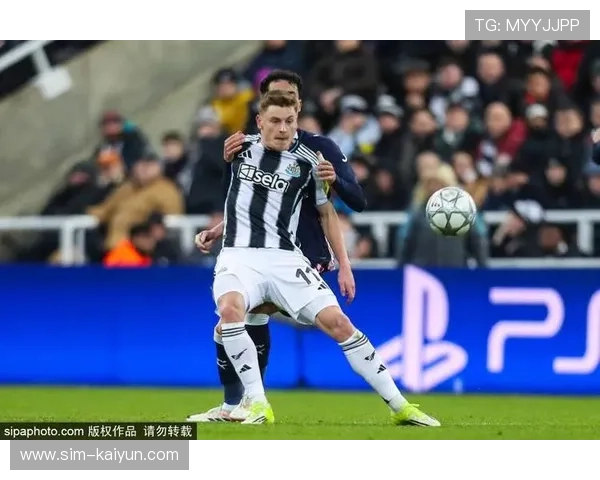 纽卡斯尔联客场6-1大胜卡拉巴赫，戈登上半场完成大四喜